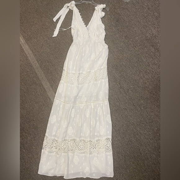 Adelyn Rae Dresses & Skirts - Elegant White Lace Maxi Dress ADELYN RAE Sz Medium EXCELLENT